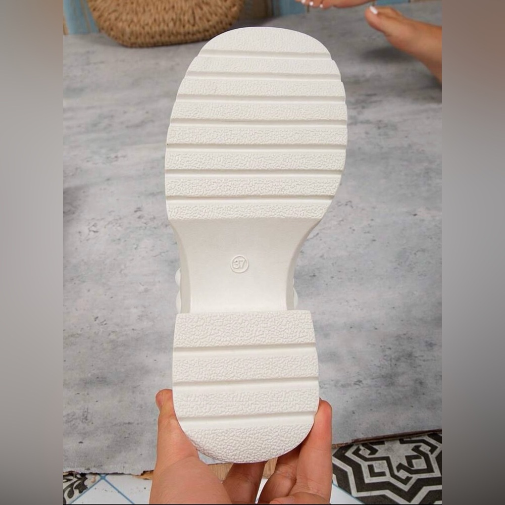 SHEIN White Criss-Cross Sandals - Picture 3 of 3